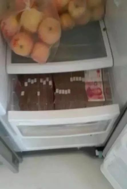 冰箱一堆人民币
